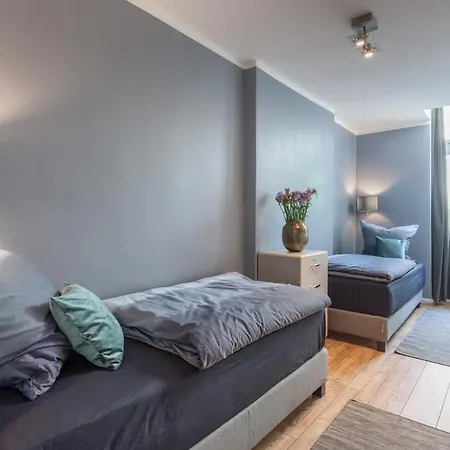 The Paul Ii - Stylish & 3 Bedroom Apartment, Group & Family Friendly, 4- 6 Guests Daire