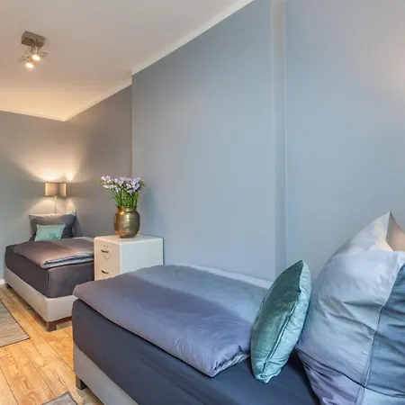 The Paul Ii - Stylish & 3 Bedroom Apartment, Group & Family Friendly, 4- 6 Guests Lägenhet *