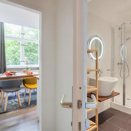 The Paul Ii - Stylish & 3 Bedroom Apartment, Group & Family Friendly, 4- 6 Guests Berlín