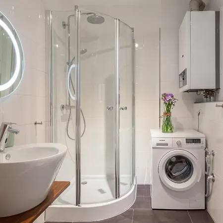 The Paul Ii - Stylish & 3 Bedroom Apartment, Group & Family Friendly, 4- 6 Guests * Berlín