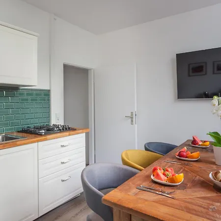 The Paul Ii - Stylish & 3 Bedroom Apartment, Group & Family Friendly, 4- 6 Guests