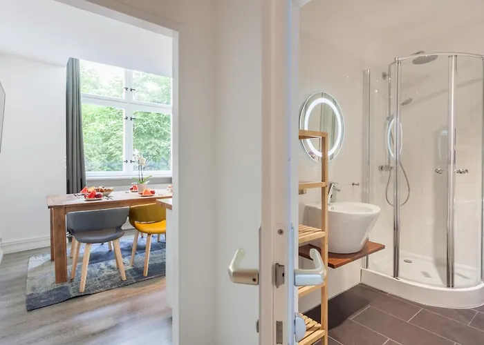 The Paul Ii - Stylish & 3 Bedroom Apartment, Group & Family Friendly, 4- 6 Guests Berlín