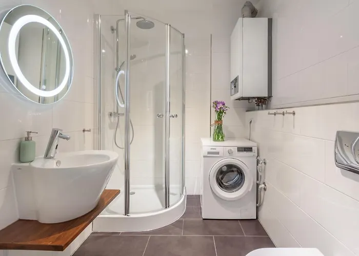 The Paul Ii - Stylish & 3 Bedroom Apartment, Group & Family Friendly, 4- 6 Guests Apartament *