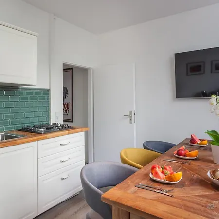 The Paul Ii - Stylish & 3 Bedroom Apartment, Group & Family Friendly, 4- 6 Guests Apartment Berlin