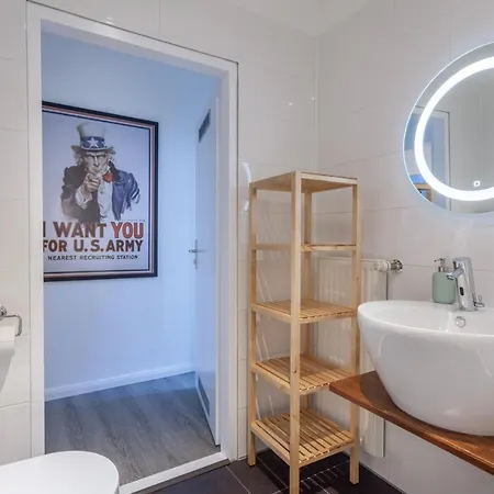 The Paul Ii - Stylish & 3 Bedroom Apartment, Group & Family Friendly, 4- 6 Guests * Berlin